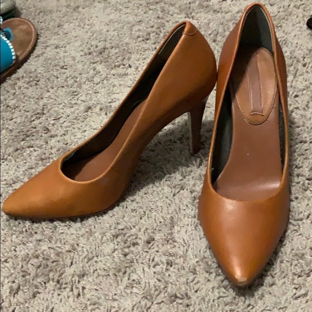 Gorgeous brown leather Banana Republic Pumps